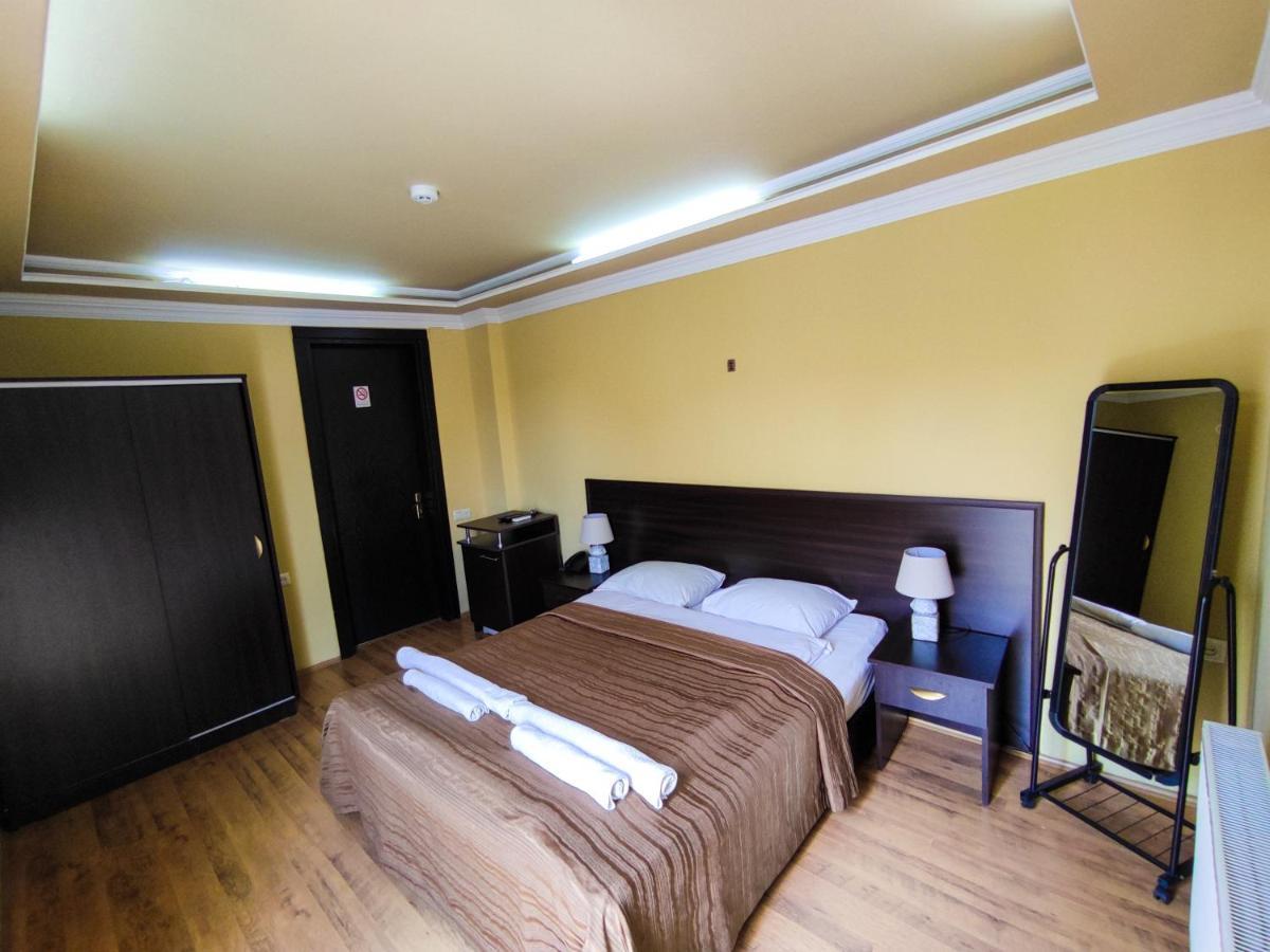 Aparthotel Old City Batumi Bagian luar foto