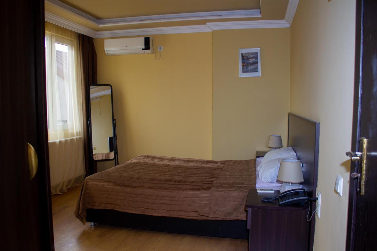 Aparthotel Old City Batumi Bagian luar foto