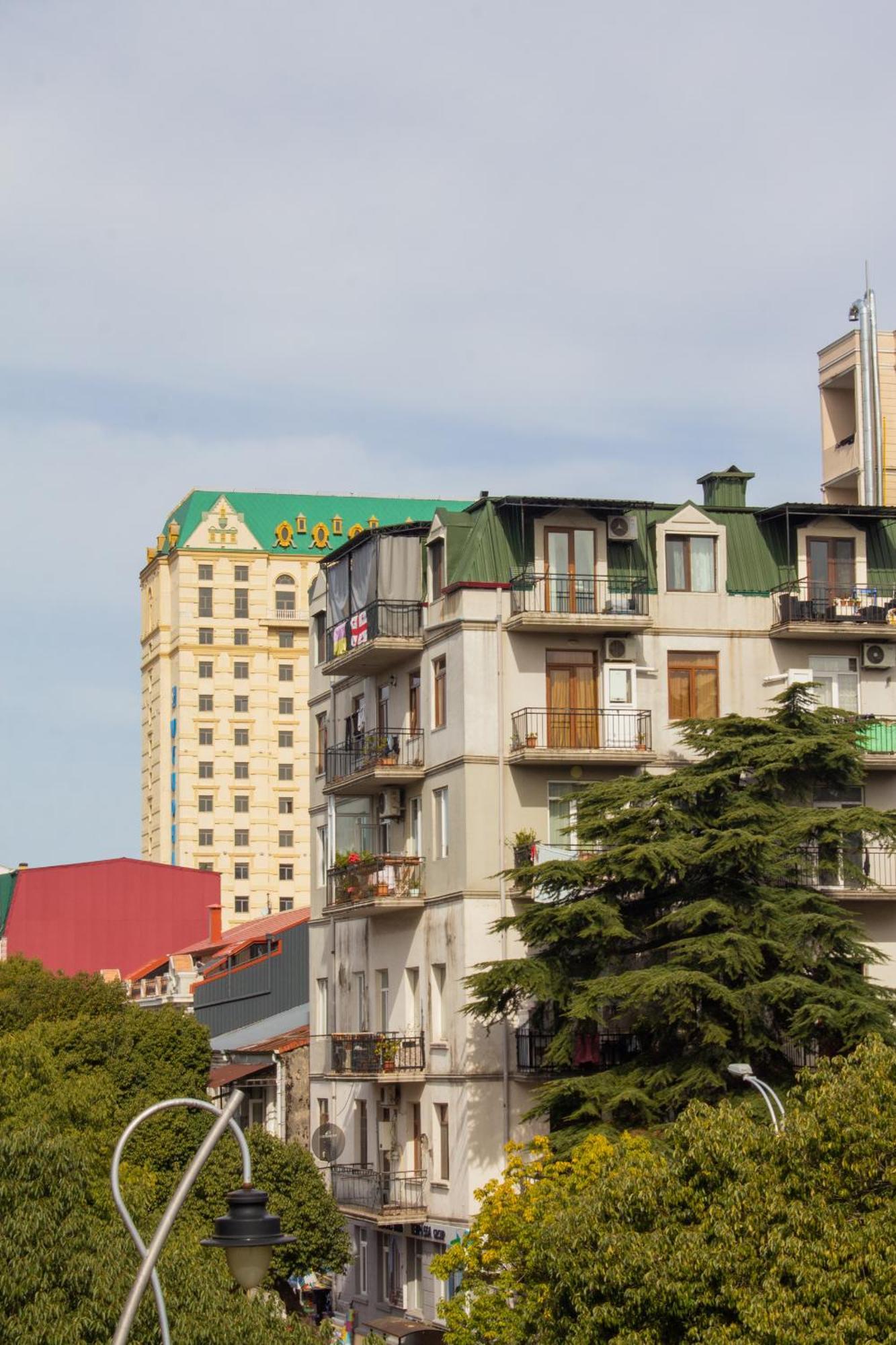 Aparthotel Old City Batumi Bagian luar foto